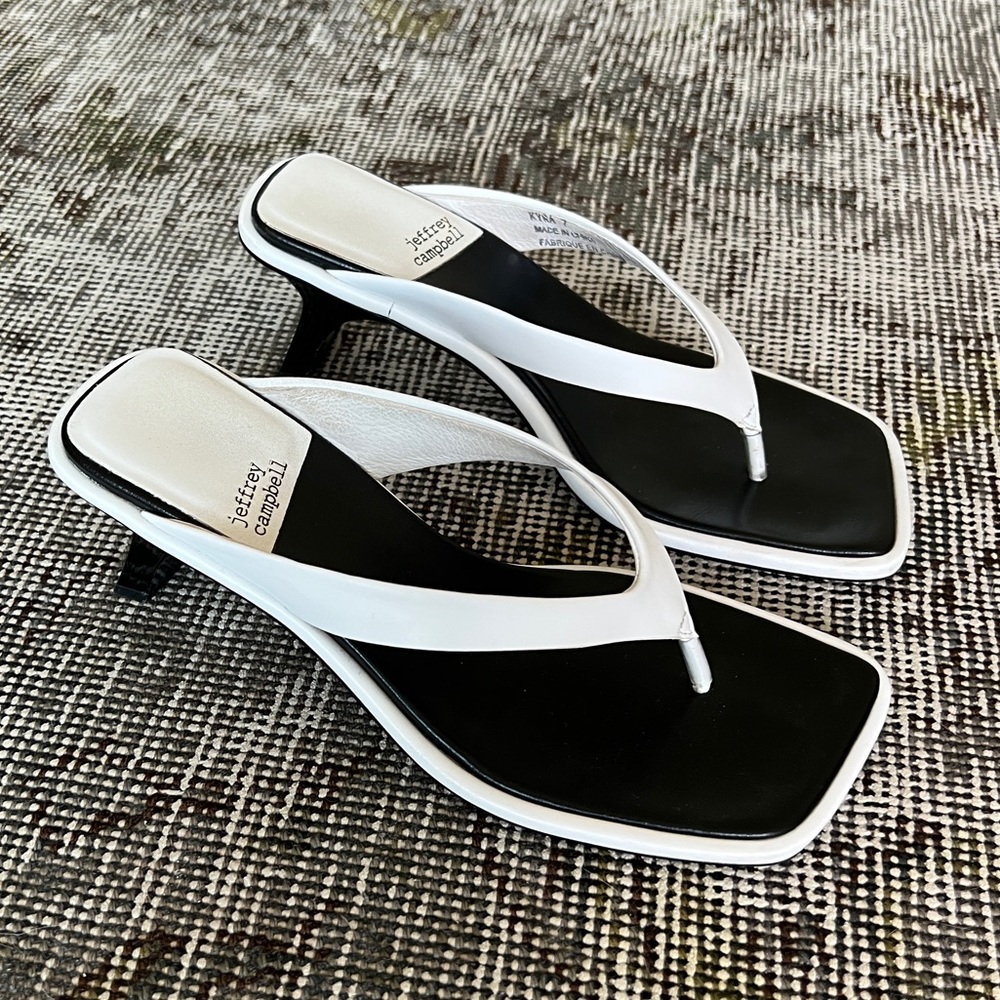 Mint condition 🌟 Slide sandals